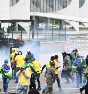 Invasões em Brasília mais de 400  detidos
