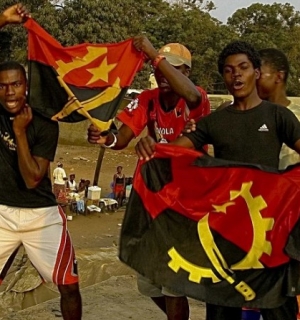 Crónica: Entender  Angola 