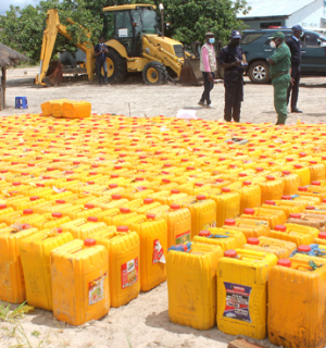 PN Frustra tentativa de contrabando de combustível em Cabinda.