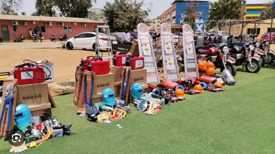 Cidadãos recebem Kits para o fomento do auto sustento em Luanda!