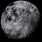 Quase um quarto de material ejectado da Lua flutua ao redor da Terra .