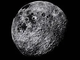 Quase um quarto de material ejectado da Lua flutua ao redor da Terra .