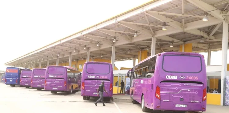 800 autocarros paralisados em Luanda