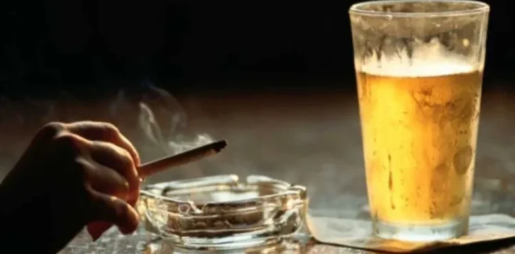 Consumo excessivo de bebidas alcoólicas e tabaco