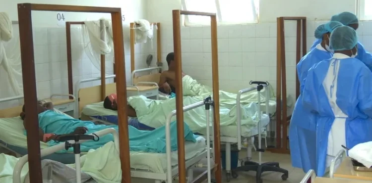 100 pessoas recebem alta médica