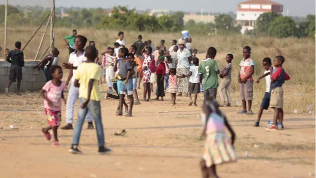 adopção em Angola