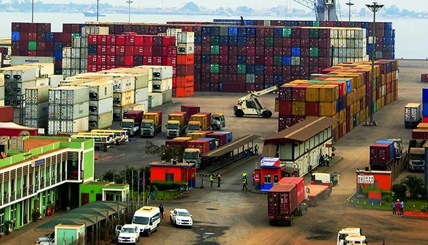 Apreendidos nove contentores de 20 pés