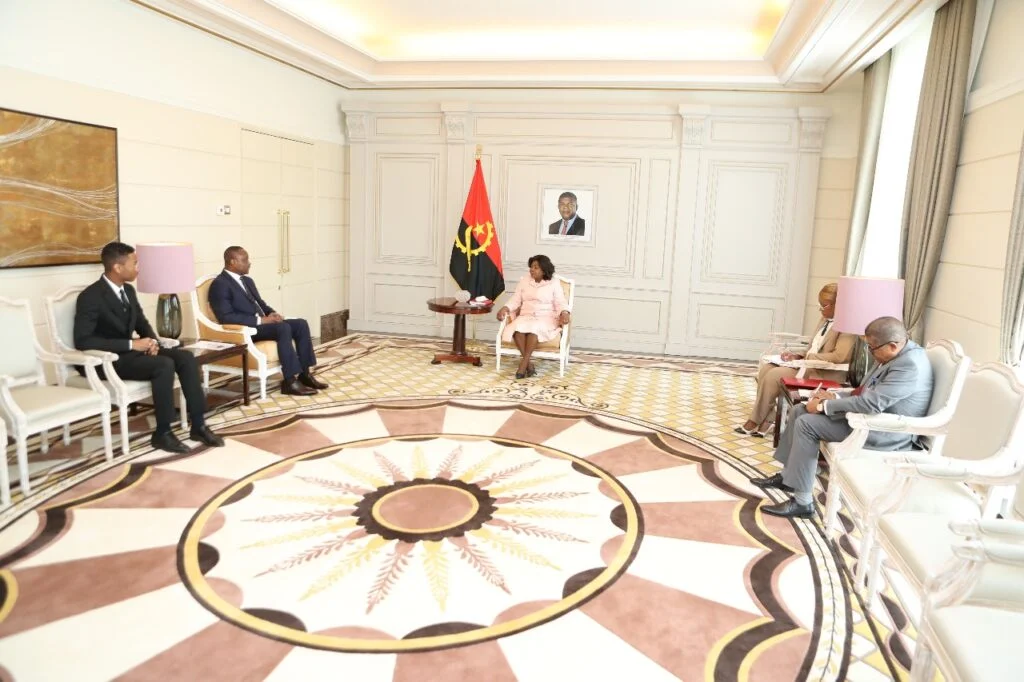 Angola assina protocolo com universidade dos EUA para reforço do ensino superior.