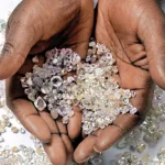Micro-operação na Lunda-Norte resulta na apreensão de mais de 300 pedras de diamante.