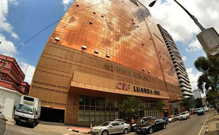 Defesa preocupada com a movimentação das contas bancárias.