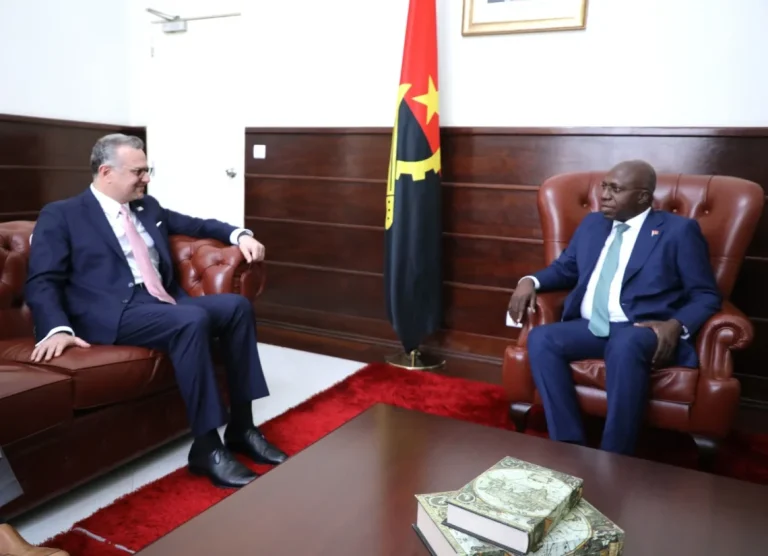 Angola e EUA reforçam laços bilaterais.