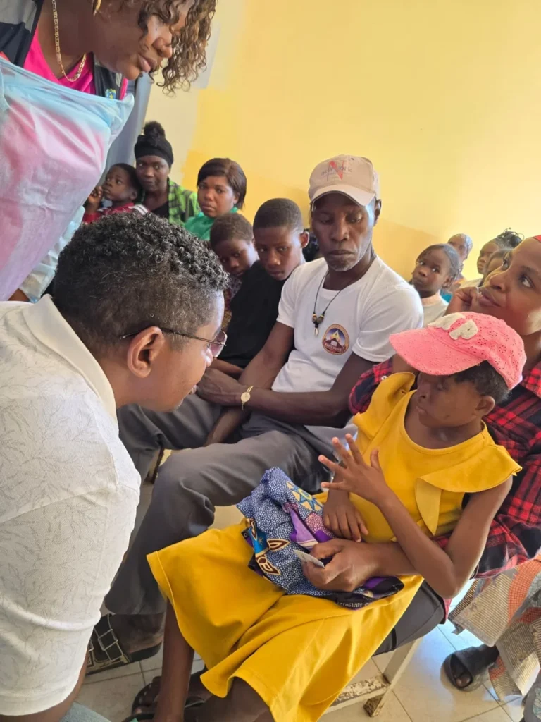 Criança que nasceu sem os olhos no Mussulo clama por apoio.
