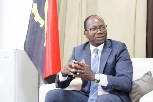 “Não há edifício em Angola que possua certificado de habitabilidade”.