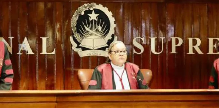 Juíza reconhece falha ao aceitar advogado