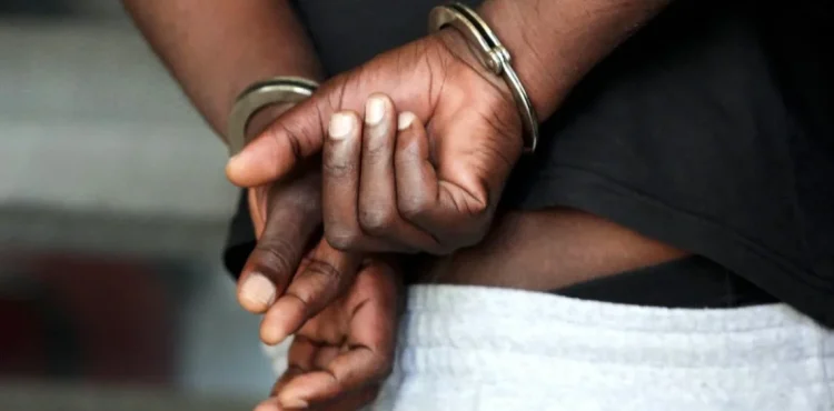 Nigeriano ilegal á 7 anos