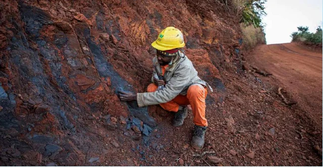 Empresa angolana disponibiliza USD 100 milhões para exploração de ferro.