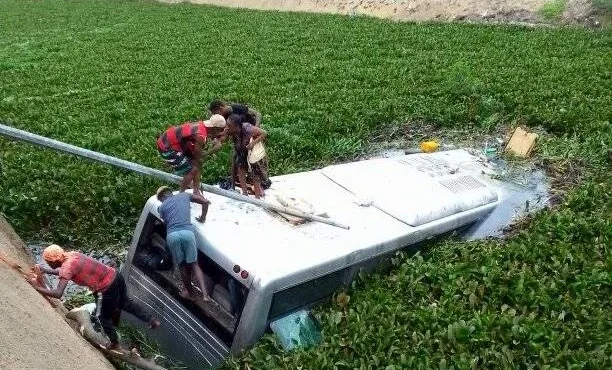 Valas, freios e heróis: A nova febre dos salvadores de Angola.