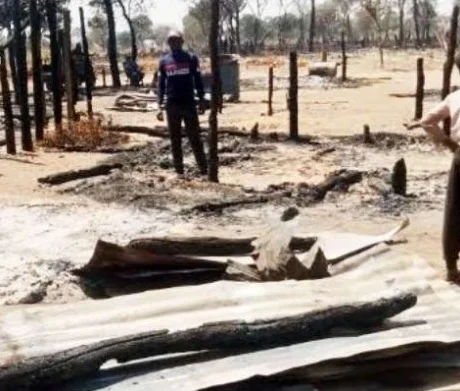 Incêndio destrói 44 cabanas e deixa famílias ao relento no município do Longa