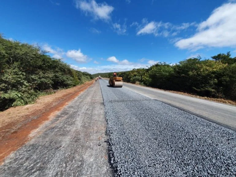 Obras na Estrada que liga Huambo Luabngo