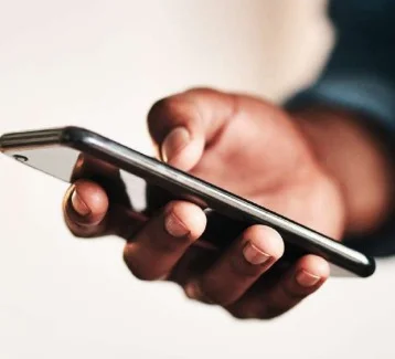 Sociólogo recomenda moderação do uso de telemóvel na infância