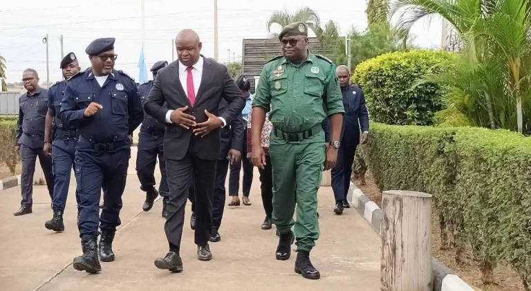 Ministro do Interior visita comando da Polícia de Guarda Fronteiras