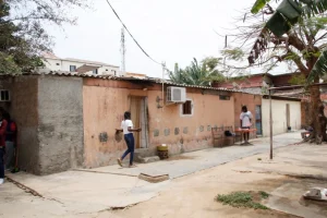 Cidadãos que residem há 40 anos na Escola 17 de Setembro têm até amanhã para abandonar as casas