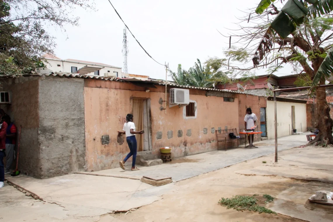 Cidadãos que residem há 40 anos na Escola 17 de Setembro têm até amanhã para abandonar as casas