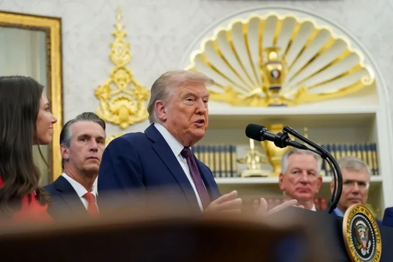 Trump confirma ataque a navio nas Caraíbas