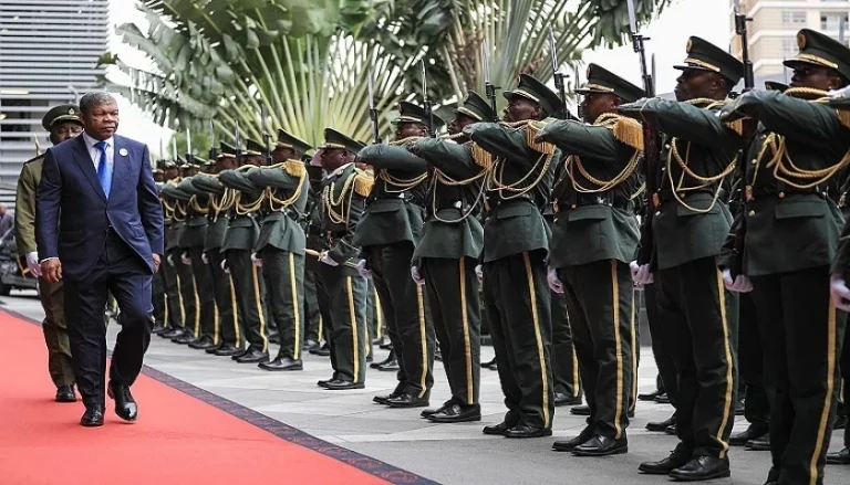 Comandante-Em-chefe felicita Forças Armadas Angolanas pelo 34° aniversário