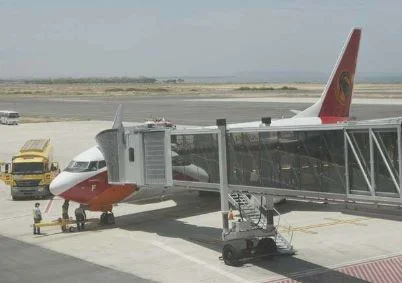 Relatório alerta para cobrança de altas taxas aeroportuárias em Angola