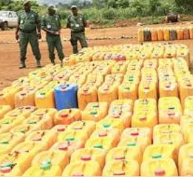 Polícia Nacional apreende mais de 1000 litros de bebida artesanal no Cuando por fraude fiscal