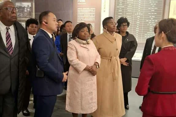 Vice-presidente da República visita Museu do Partido Comunista Chinês