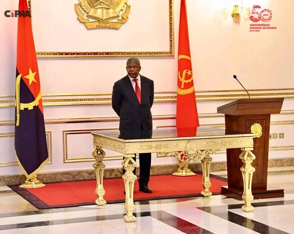 Presidente da República confere posse aos novos membros do Executivo