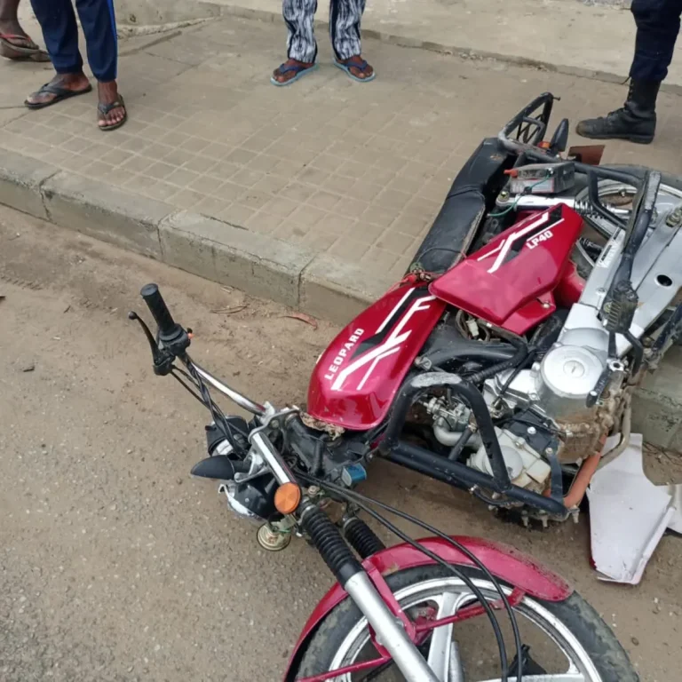 Colisão entre motorizada e veículo automóvel resulta em morte em Cabinda