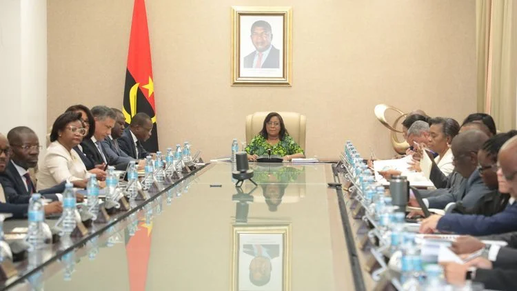 Comissão para política social recomenda reajuste à lei sobre o poder tradicional