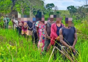 Imigrantes ilegais detidos na Luanda Norte.