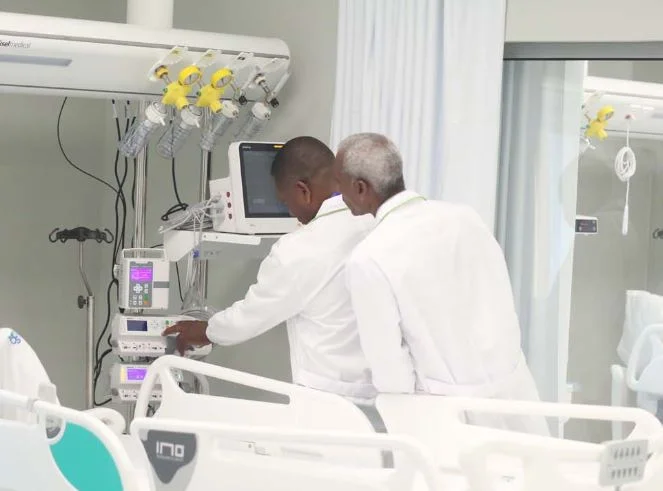 Médica intensivista alerta para síndrome pós-cuidados intensivos em Angola.