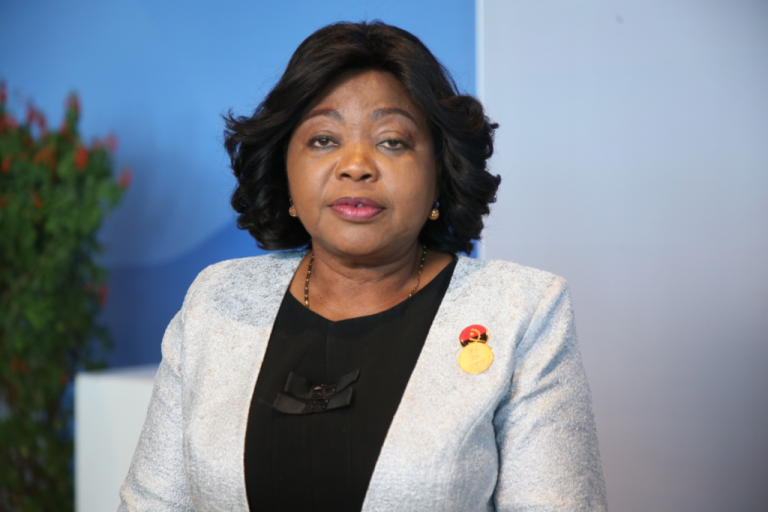 Esperança da Costa visita Instituto Nacional de Luta contra a SIDA