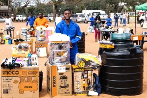 KIT DE AUTO EMPREGO ENTREGUES ÁO JOVENS EM BENGUELA
