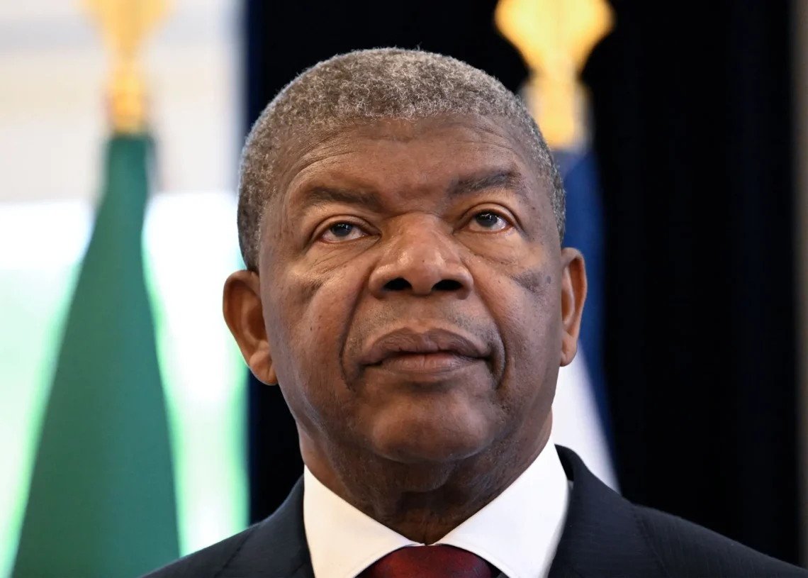 Presidente Angolano condecorado.