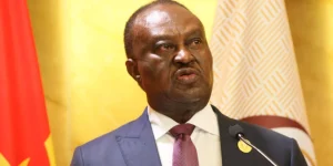 Nandó vai a enterrar hoje.