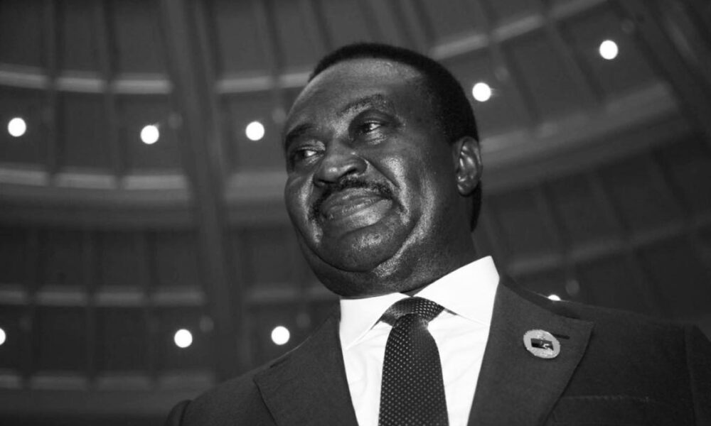 ja repousam os restos mortais de Fernando da piedade dias dos Santos