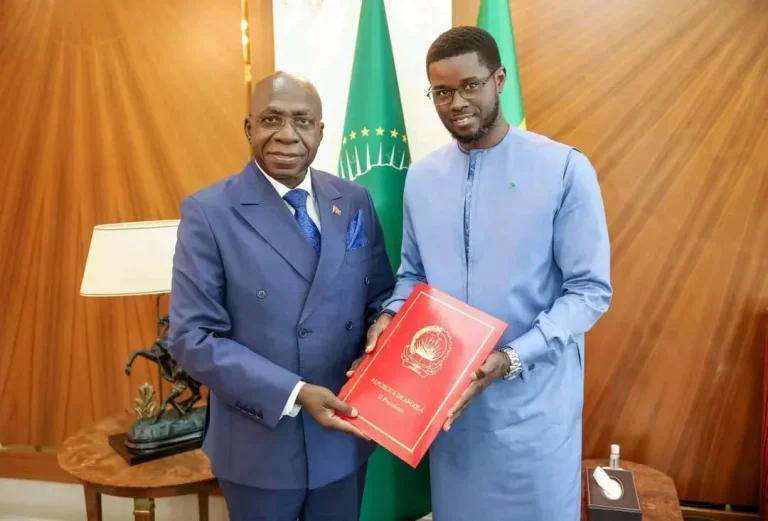 Mensagem do Presidente da República entregue ao homólogo senegalês