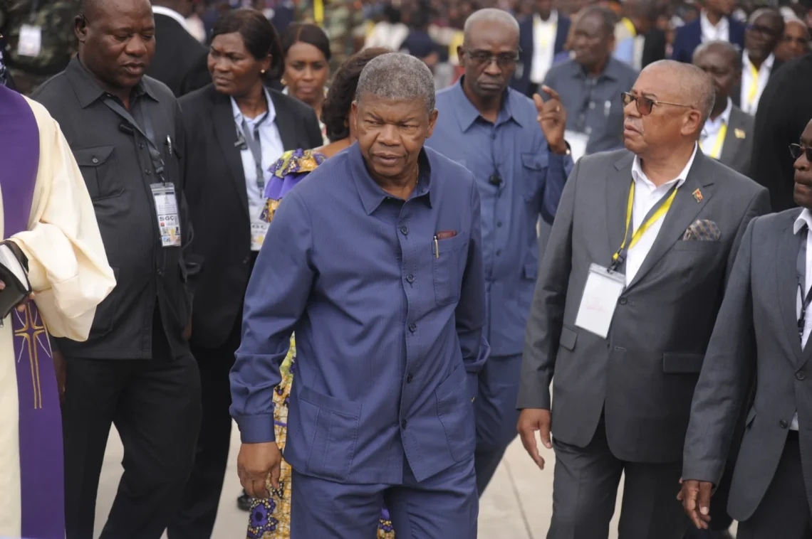 Presidente da República constata andamento das obras da Refinaria do Lobito