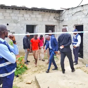 residências usadas para mineração clandestina de criptomoedas no Cazenga‎.