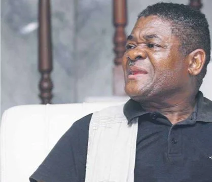 general acusado de calúnia e difamação