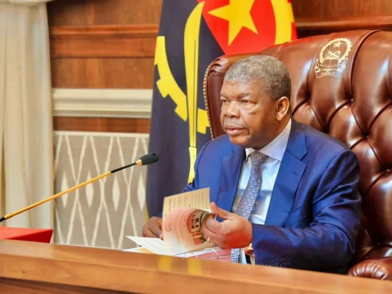 João Lourenço apresenta condolências ao Rei Felipe VI após tragédia ferroviária em Espanha