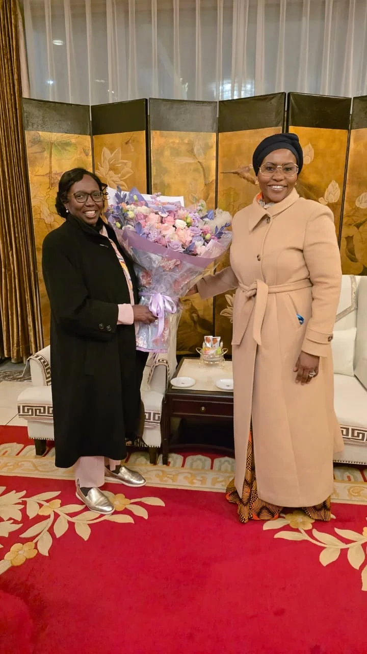 Ministra da Saúde Visita China.