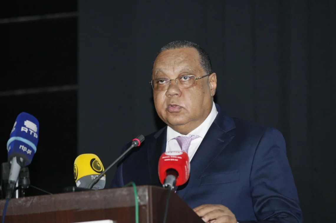 PGR garante intensificar “cooperação internacional” para recuperar activos do Estado desviados