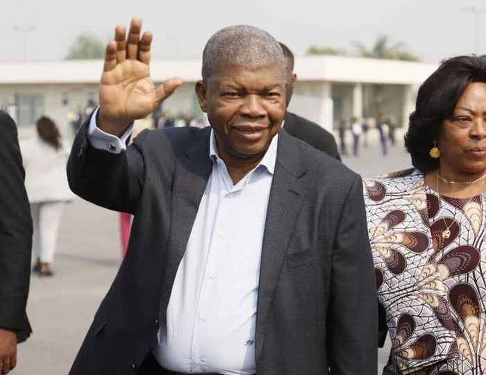 PR TRABALHA EM CATETE.